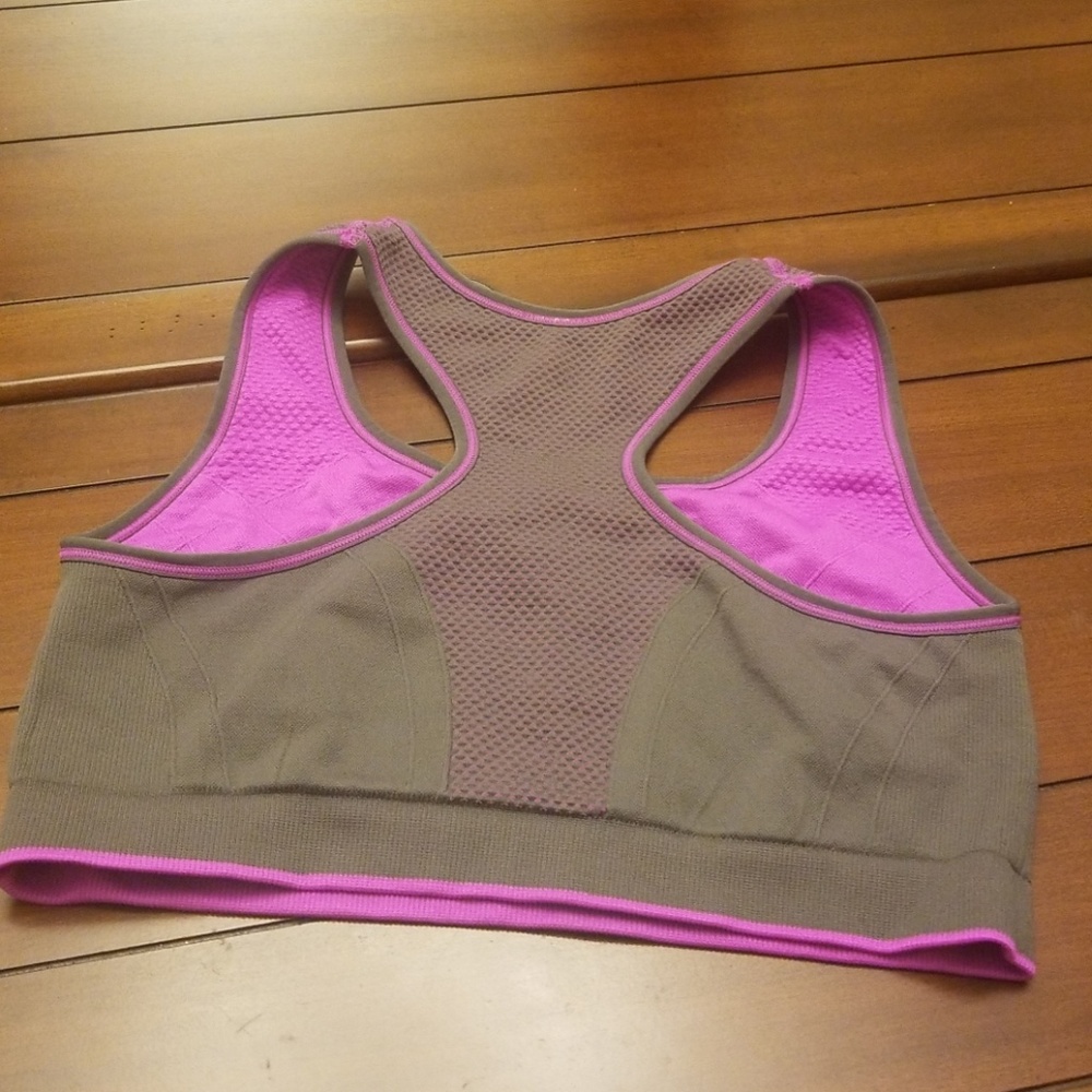 NEW BALANCE ๐ REVERSIBLE BRA - Picture 6 of 8